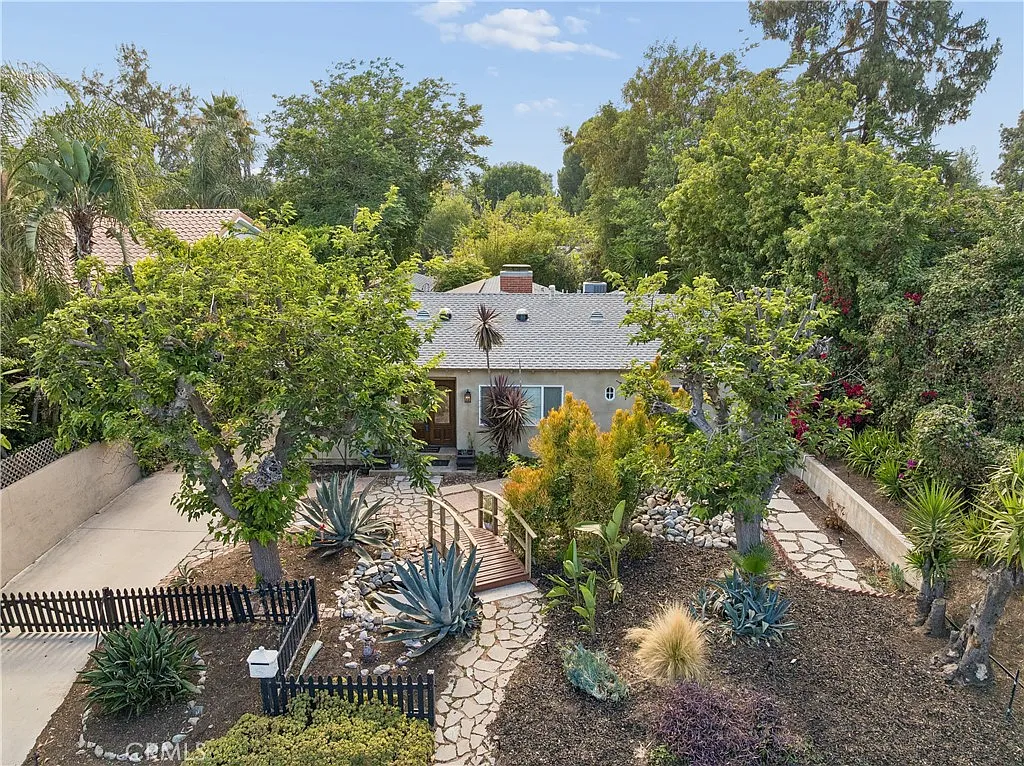 Exterior of 4719 Wortser Avenue in Sherman Oaks