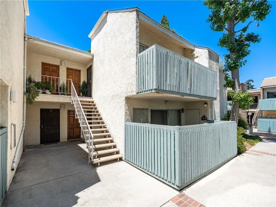 Exterior of 5700 Etiwanda Avenue Unit 102 in Tarzana