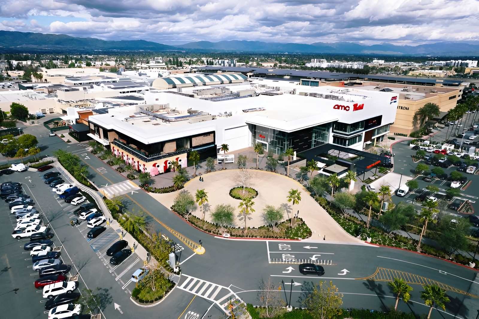 Shopping and commercial center near Winnetka, California